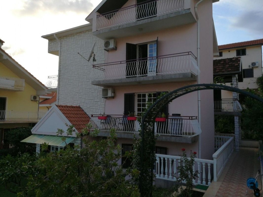 Haus in Tivat, Montenegro, 400 m² - Foto 1