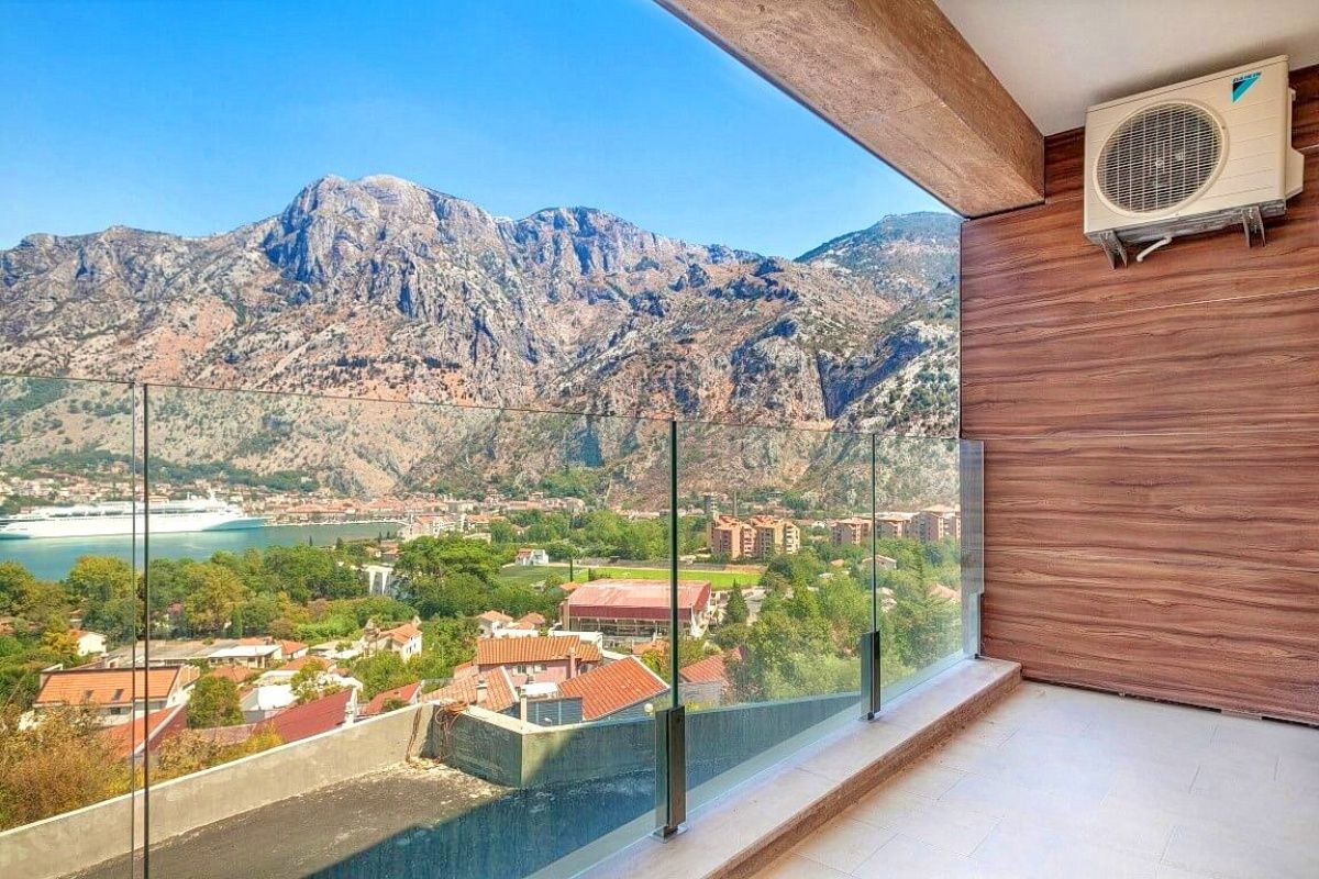 Appartement à Kotor, Monténégro, 150 m² - image 1