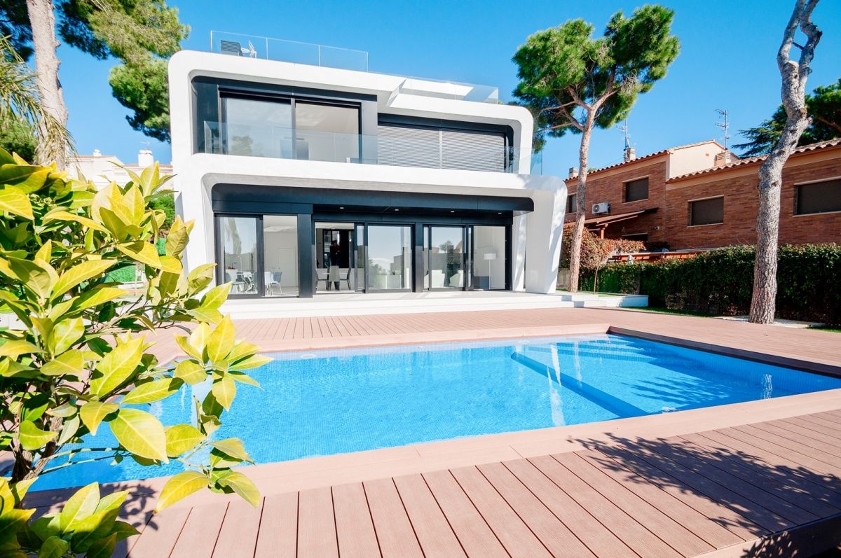 Haus in Costa Brava, Spanien, 374 m² - Foto 1