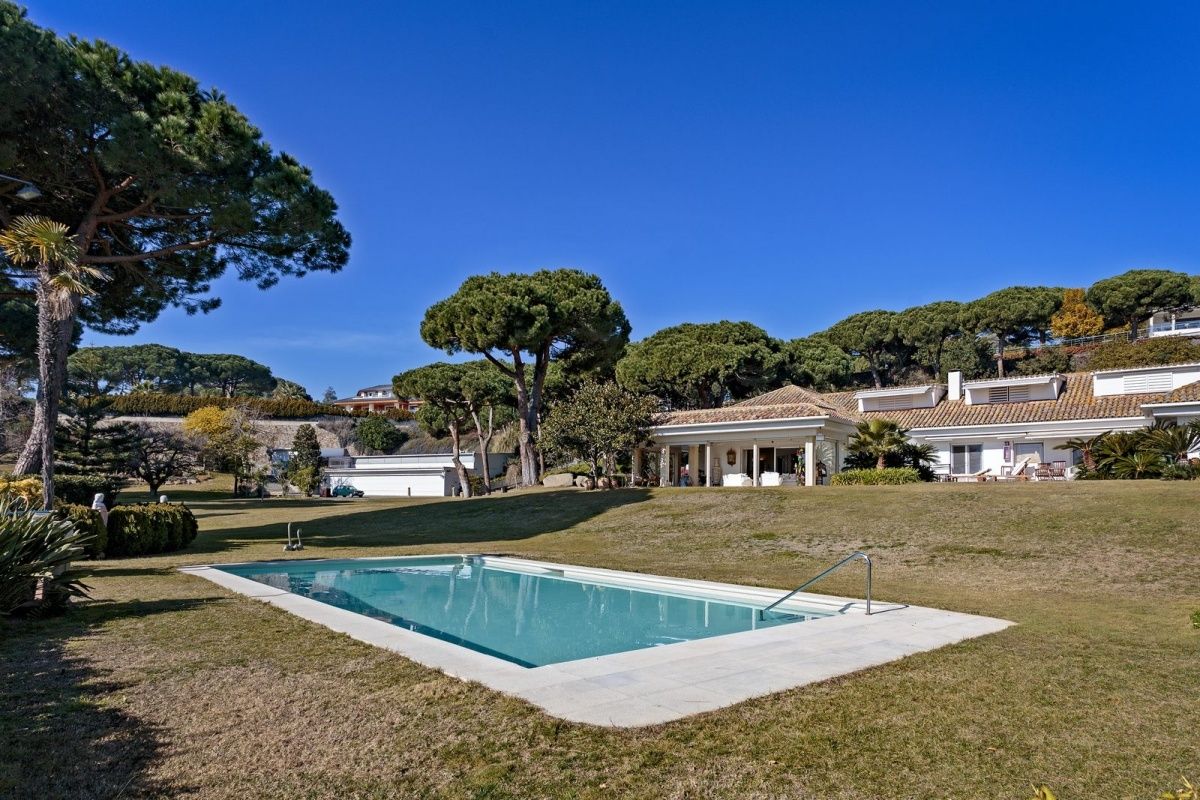 Maison sur la Costa del Maresme, Espagne, 1 344 m² - image 1