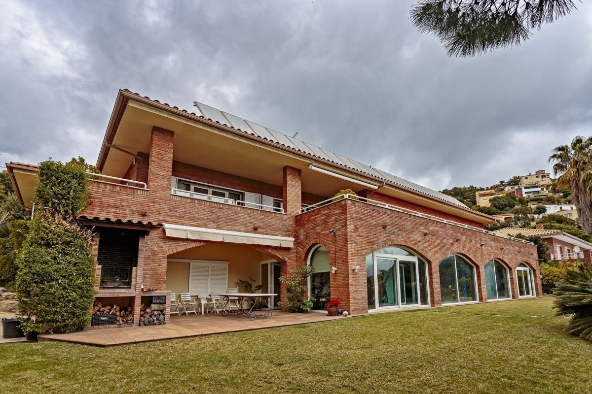 Haus in Costa Brava, Spanien, 746 m² - Foto 1