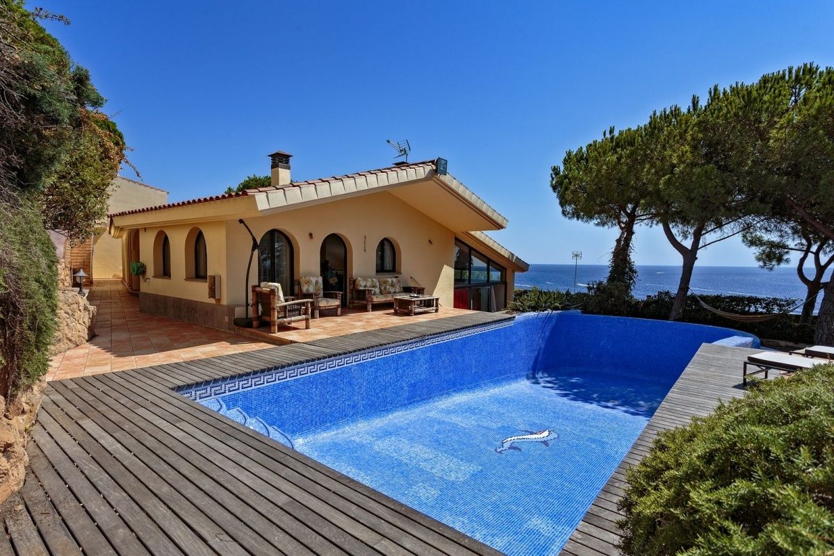 Maison sur la Costa Brava, Espagne, 467 m² - image 1