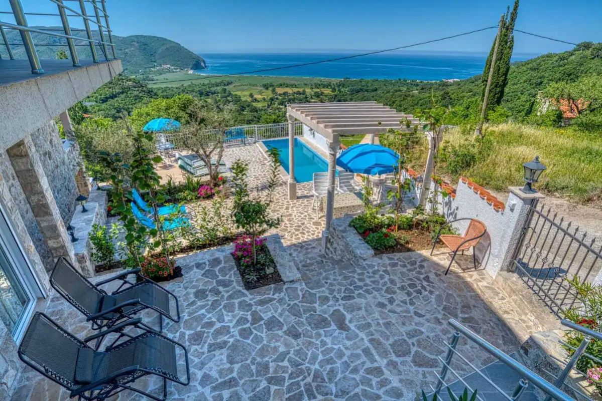 Maison à Buljarica, Monténégro, 245 m² - image 2