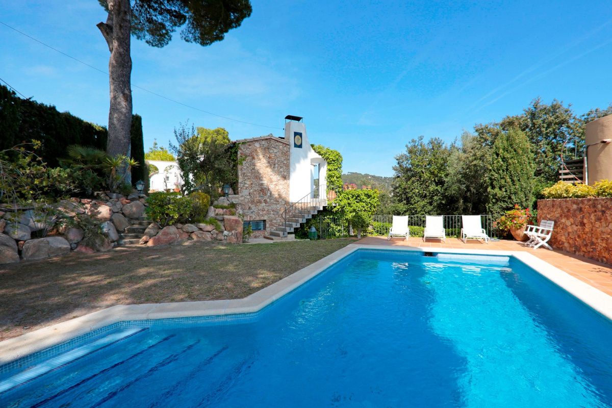 Casa en la Costa Brava, España, 455 m² - imagen 2