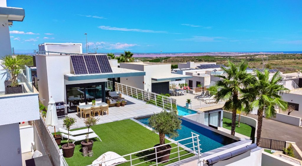 Villa en San Miguel de Salinas, España, 272 m² - imagen 1