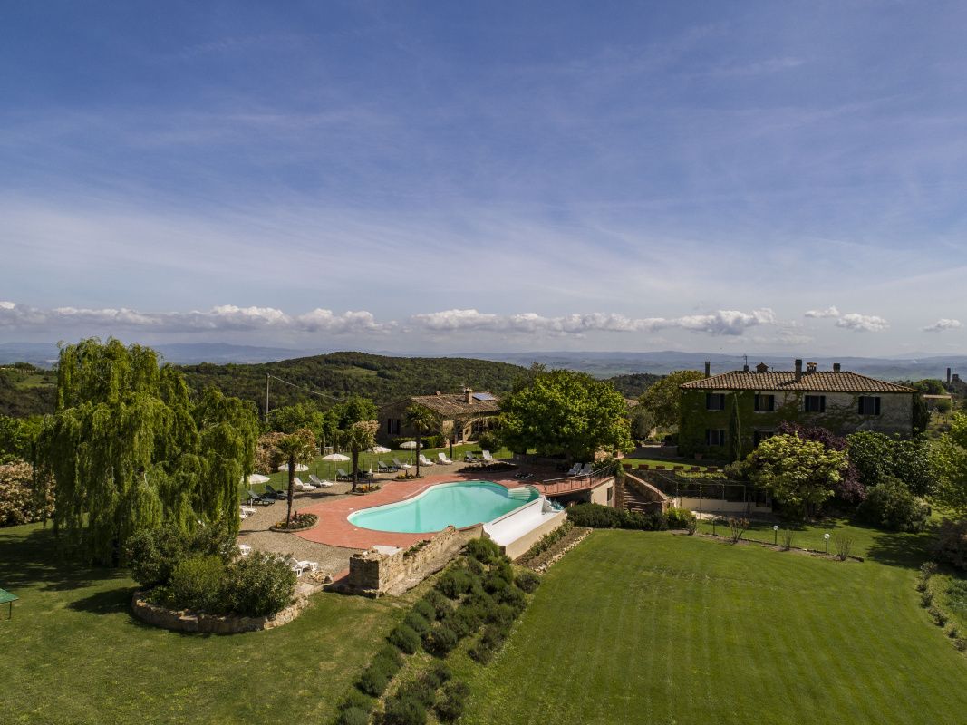 Finca en Siena, Italia, 1 800 m² - imagen 1