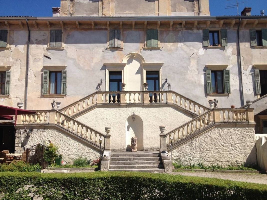 Maison à Vérone, Italie, 2 200 m² - image 1