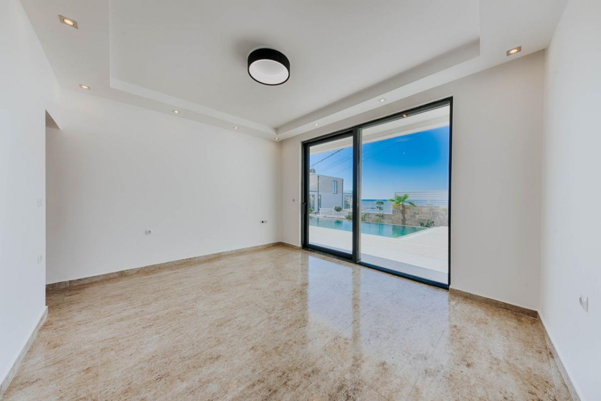 Haus in Utjeha, Montenegro, 345 m² - Foto 3