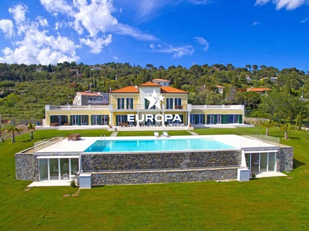 Villa in Cipressa, Italy, 800 m² - picture 1