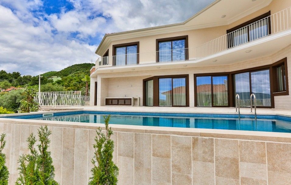 Villa in Tivat, Montenegro, 285 m² - picture 1