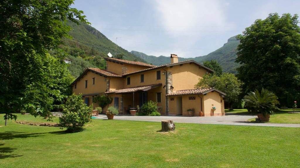 Villa in Pietrasanta, Italien, 470 m² - Foto 1