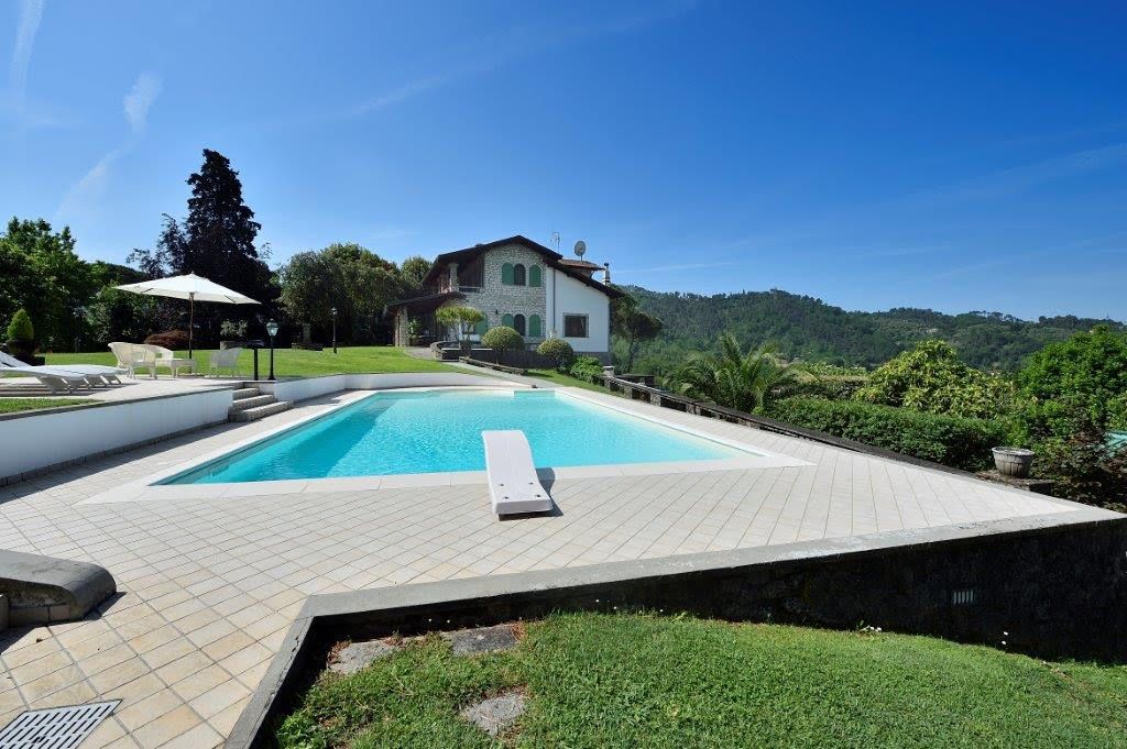 Villa en Camaiore, Italia, 350 m² - imagen 1