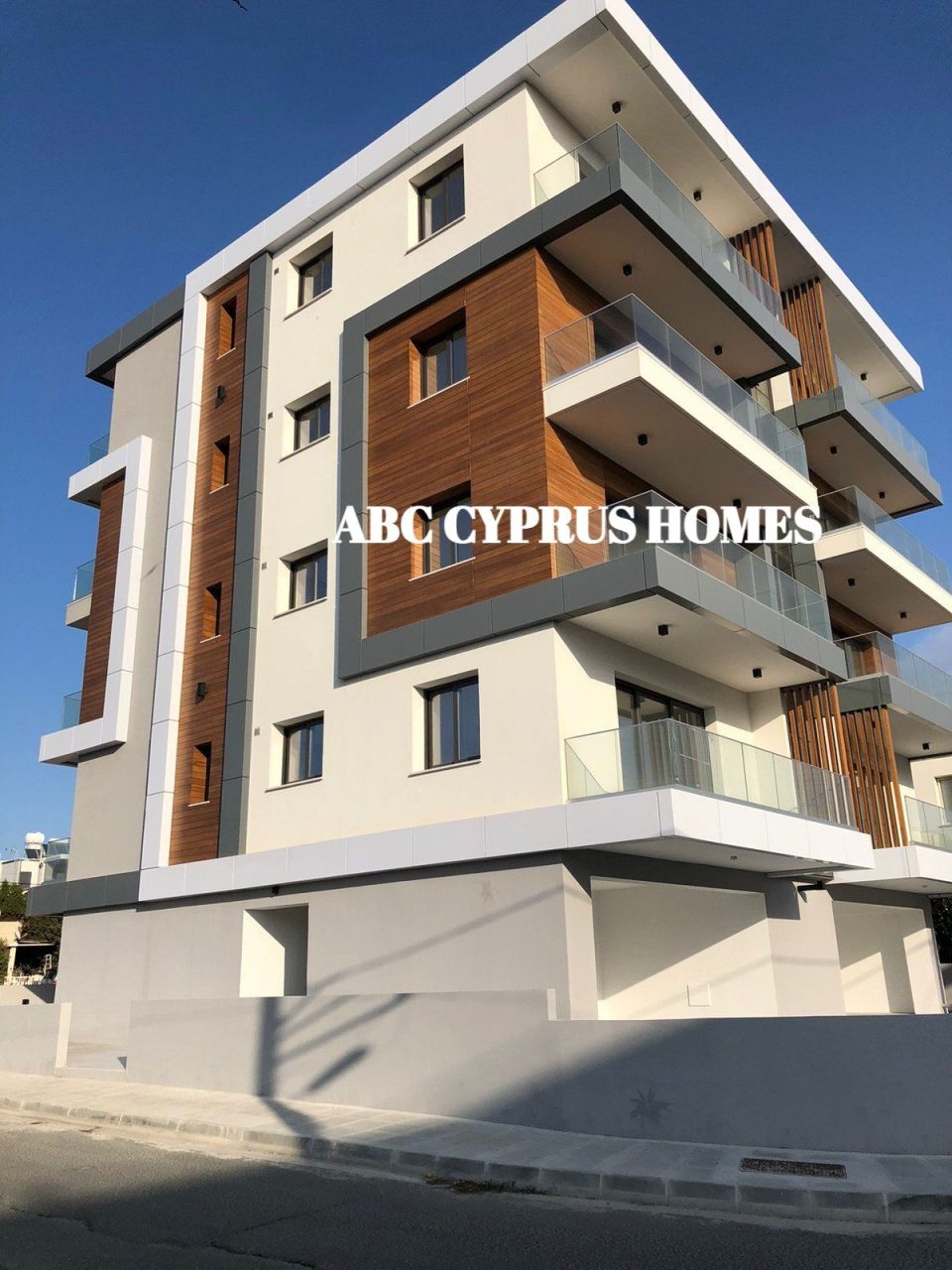 Commercial apartment building in Paphos, Cyprus, 525 m² - picture 1