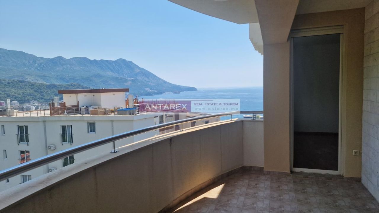 Apartamento en Becici, Montenegro, 105 m² - imagen 1