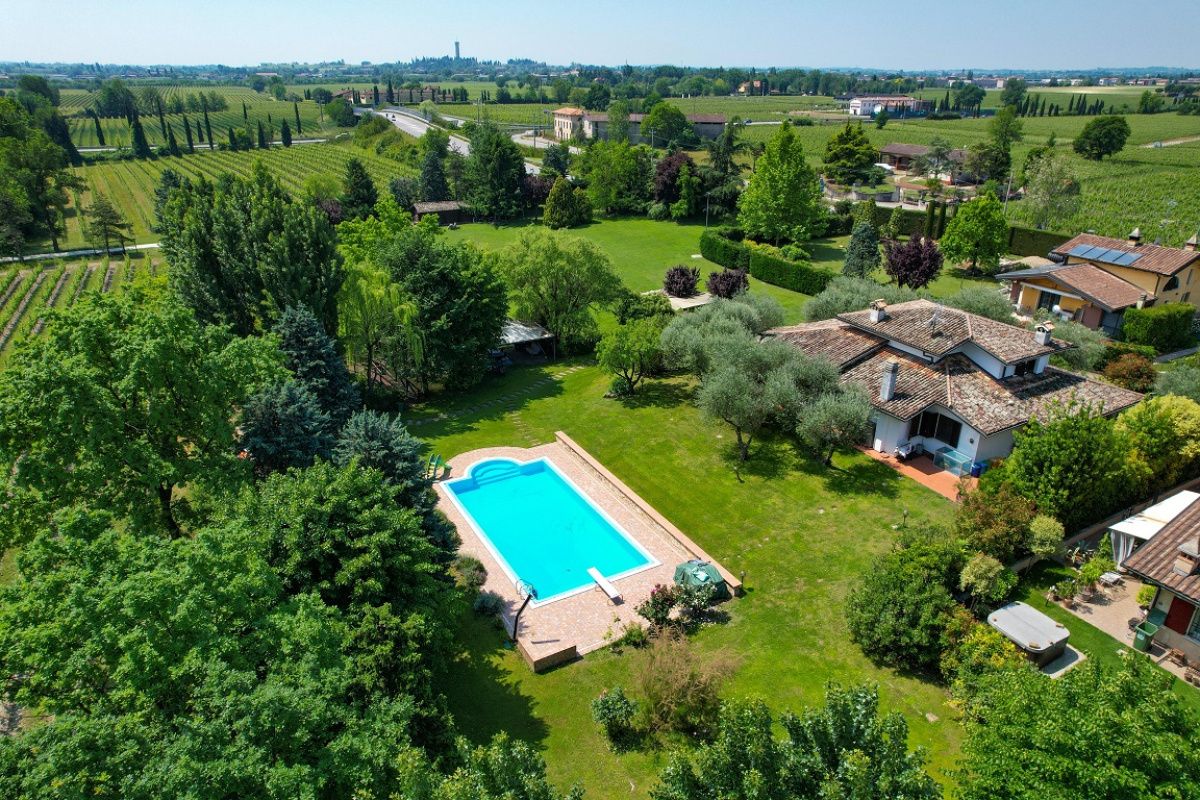 Casa en Brescia, Italia, 400 m² - imagen 3