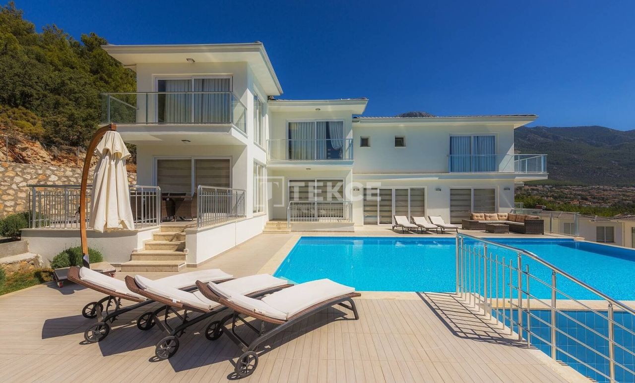 Villa in Fethiye, Türkei, 380 m² - Foto 1