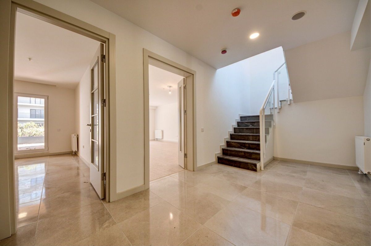 Flat in Istanbul, Turkey - picture 6