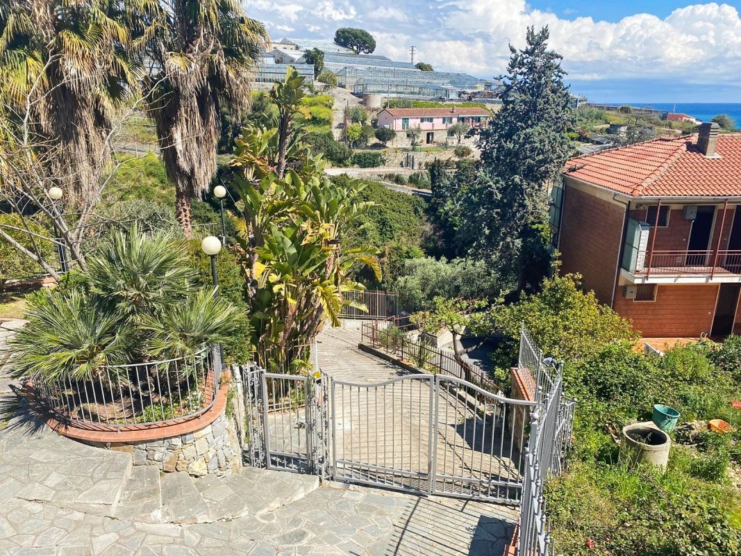 House in Imperia, Italy, 300 m² - picture 7