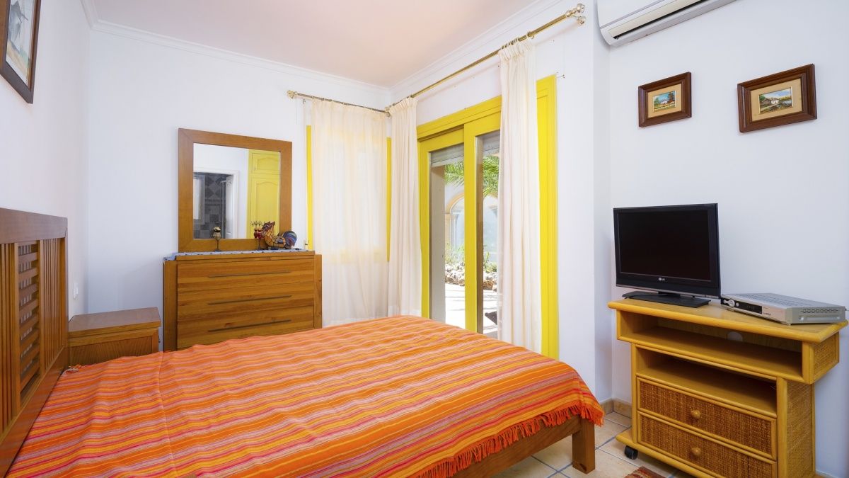 House on Costa Blanca, Spain, 932 m² - picture 9