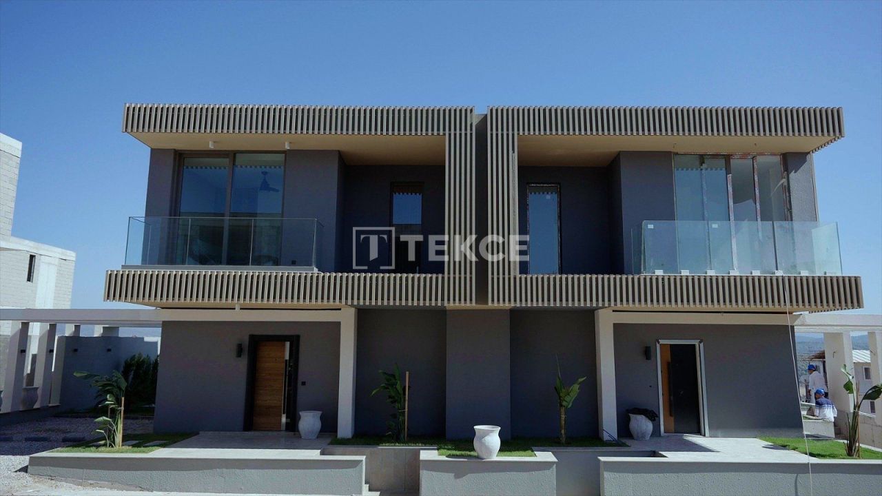 Villa à Milas, Turquie, 127 m² - image 1