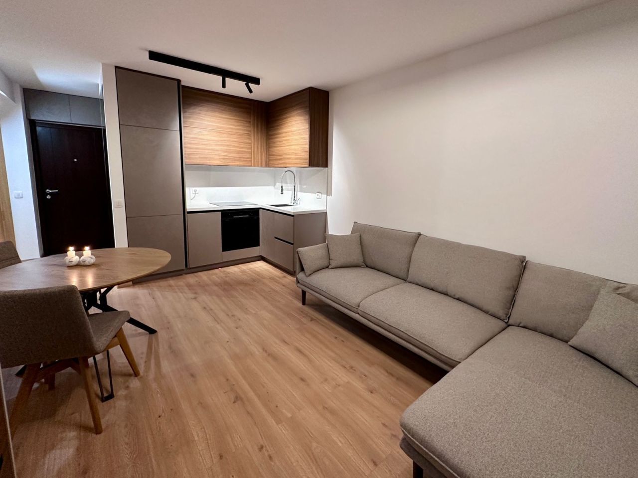 Piso en Budva, Montenegro, 61 m² - imagen 1