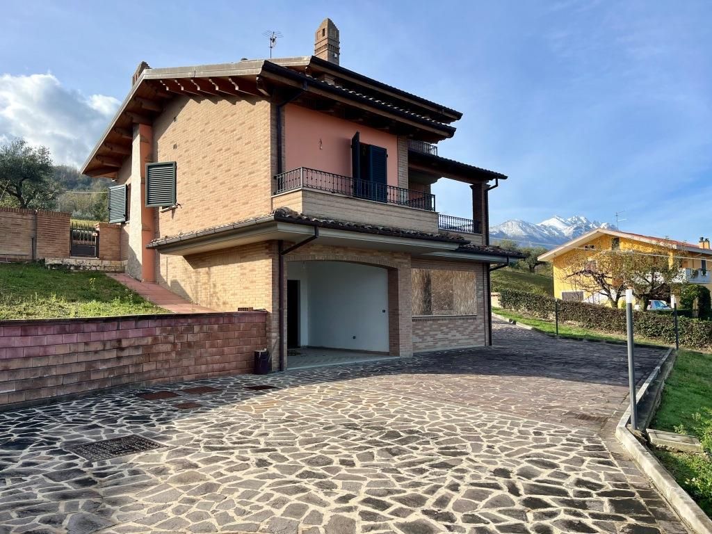 Villa in Pescara, Italy, 180 m² - picture 3