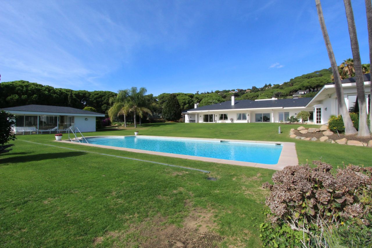 Maison à Sant Andreu de Llavaneres, Espagne, 1 000 m² - image 1