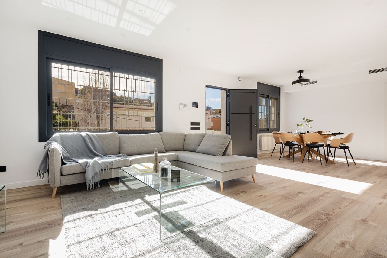 Haus in Barcelona, Spanien, 253 m² - Foto 1