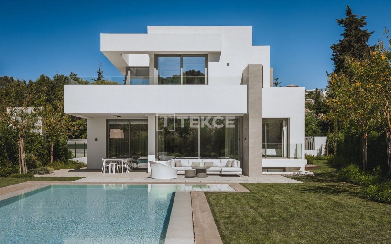 Villa en Estepona, España, 732 m² - imagen 1