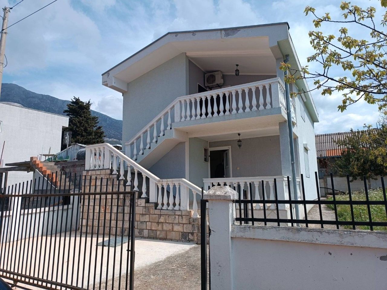 Haus in Dobra Voda, Montenegro, 110 m² - Foto 1