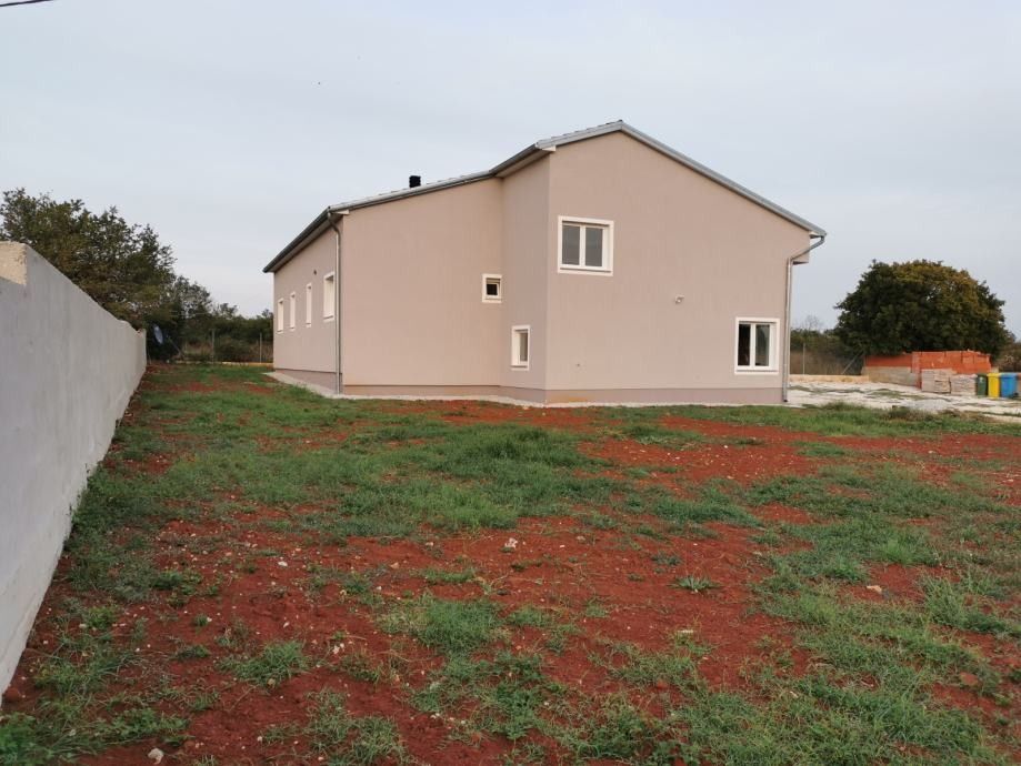 Maison à Pula, Croatie, 141 m² - image 1