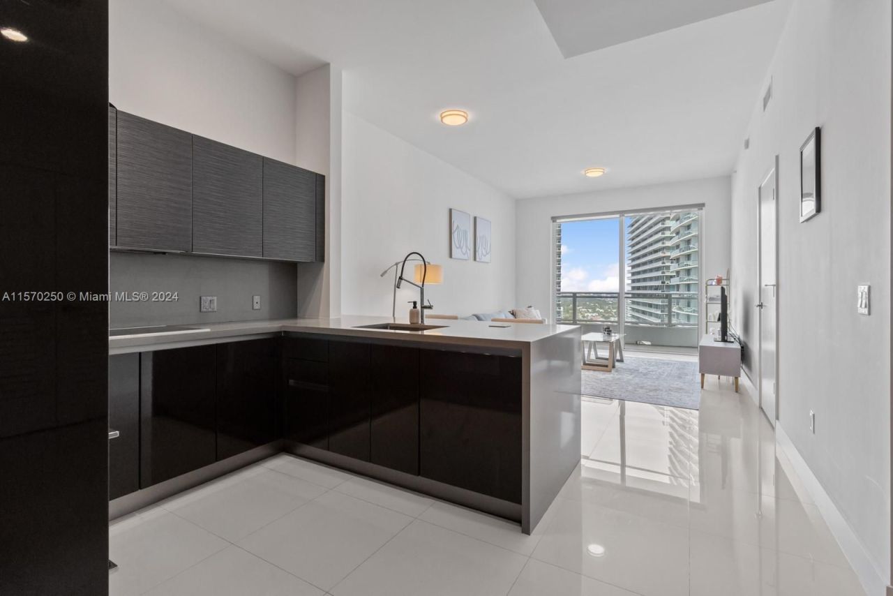 Piso en Miami, Estados Unidos, 70 m² - imagen 3