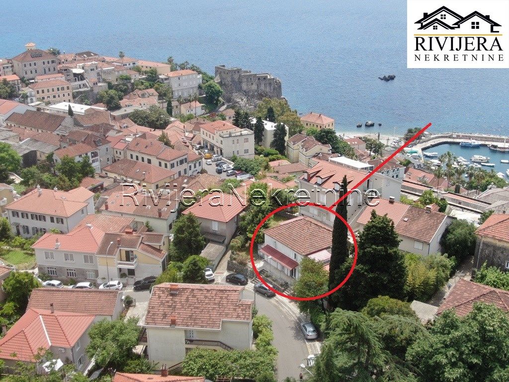 Maison à Herceg-Novi, Monténégro, 101 m² - image 1