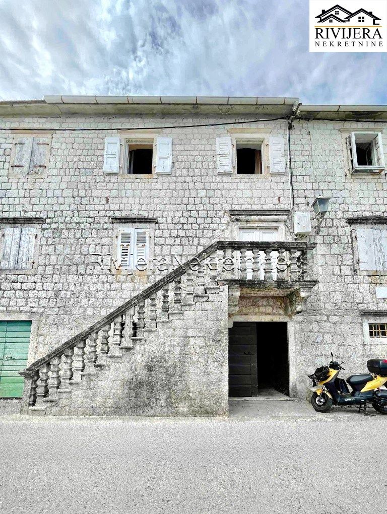 Maison à Kotor, Monténégro, 235 m² - image 1