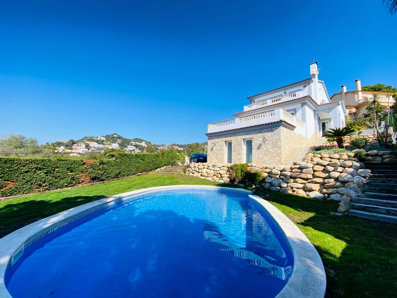 Casa en la Costa Brava, España, 293 m² - imagen 1