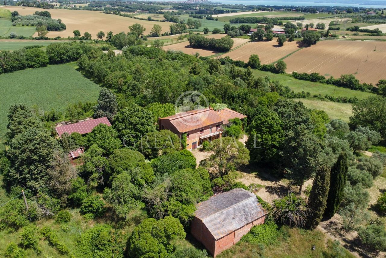 Haus in Castiglione del Lago, Italien, 403.5 m² - Foto 1