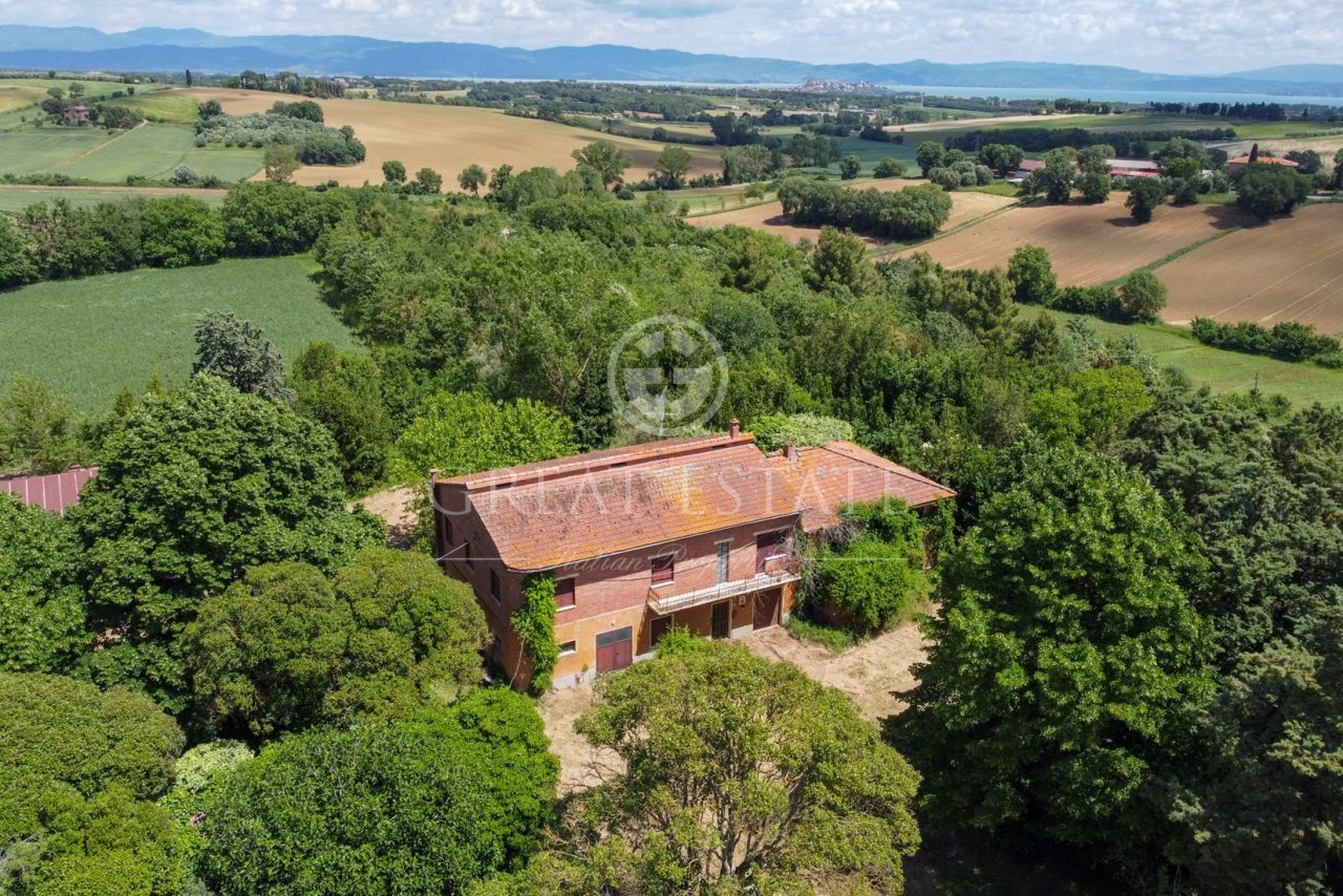 Casa en Castiglione del Lago, Italia, 323.8 m² - imagen 2