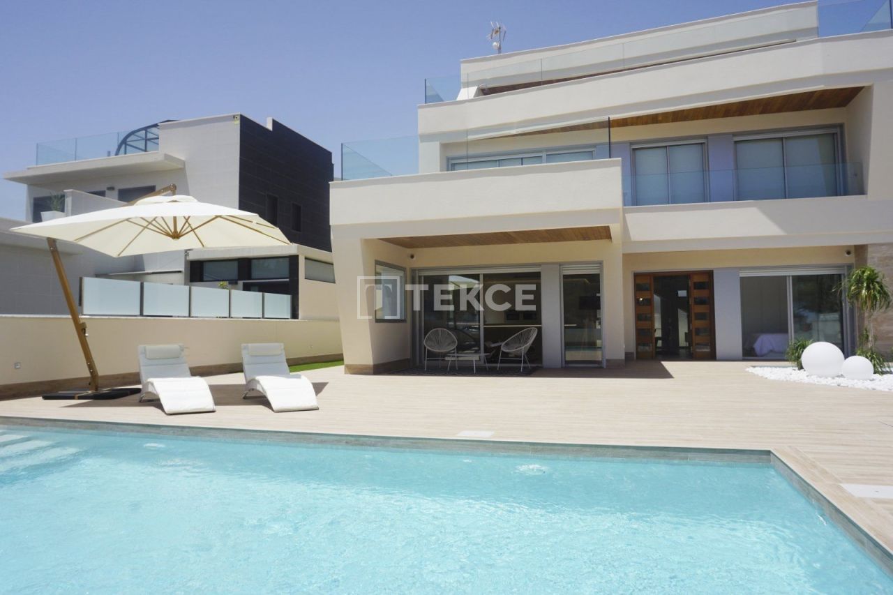 Villa à Orihuela, Espagne, 336 m² - image 1