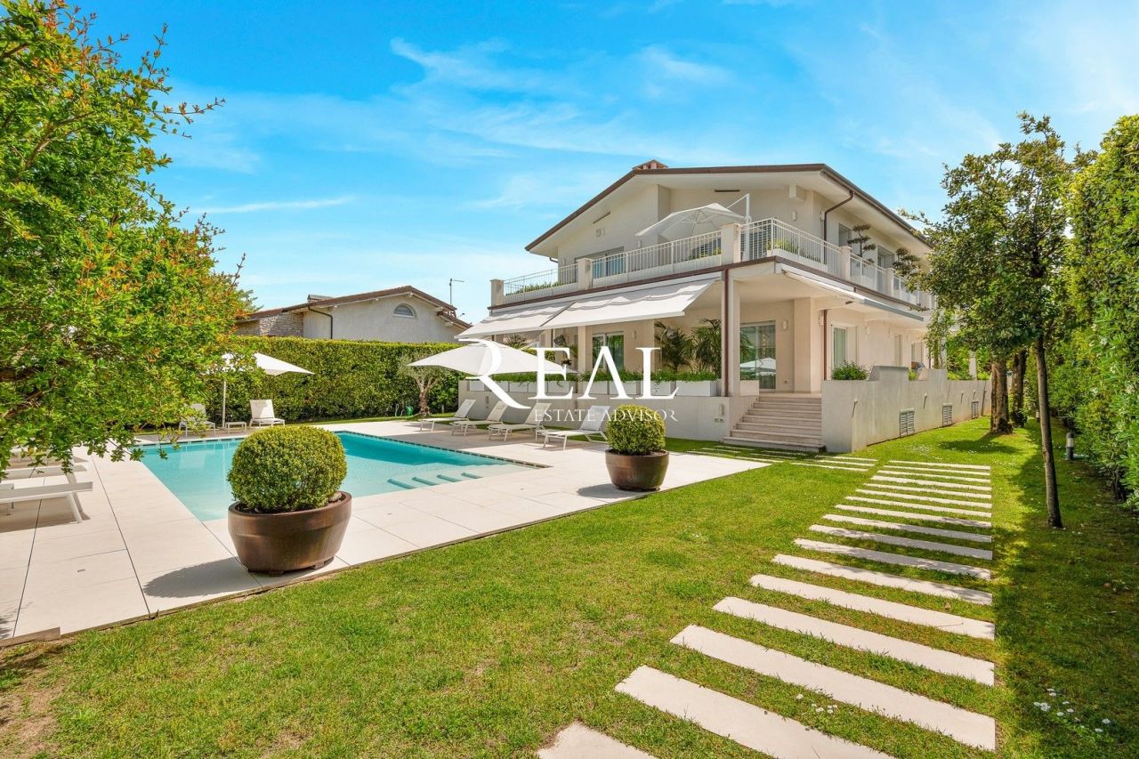 Villa in Forte dei Marmi, Italien, 420 m² - Foto 1