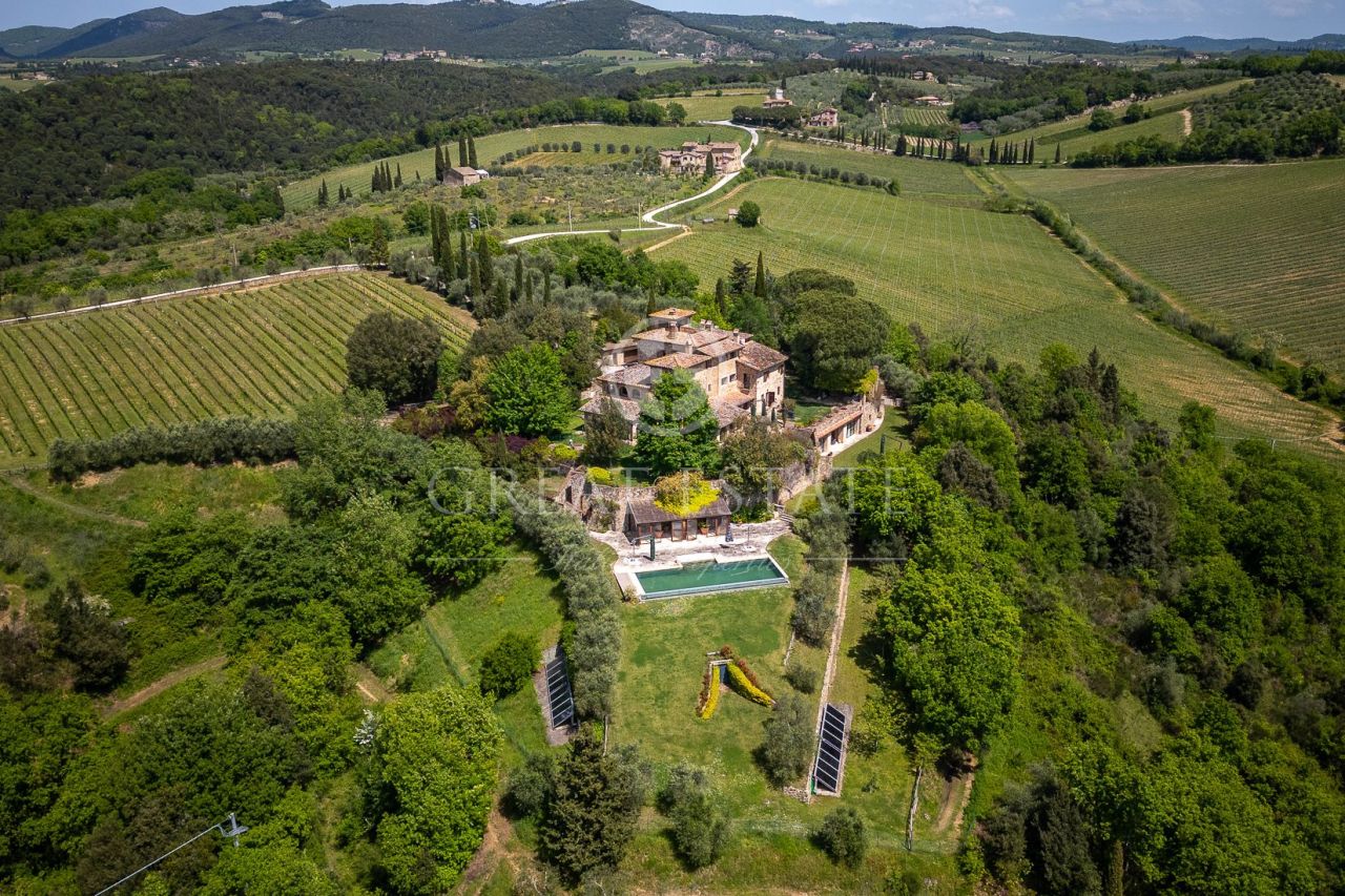 Maison à Castelnuovo, Italie, 1 124 m² - image 1