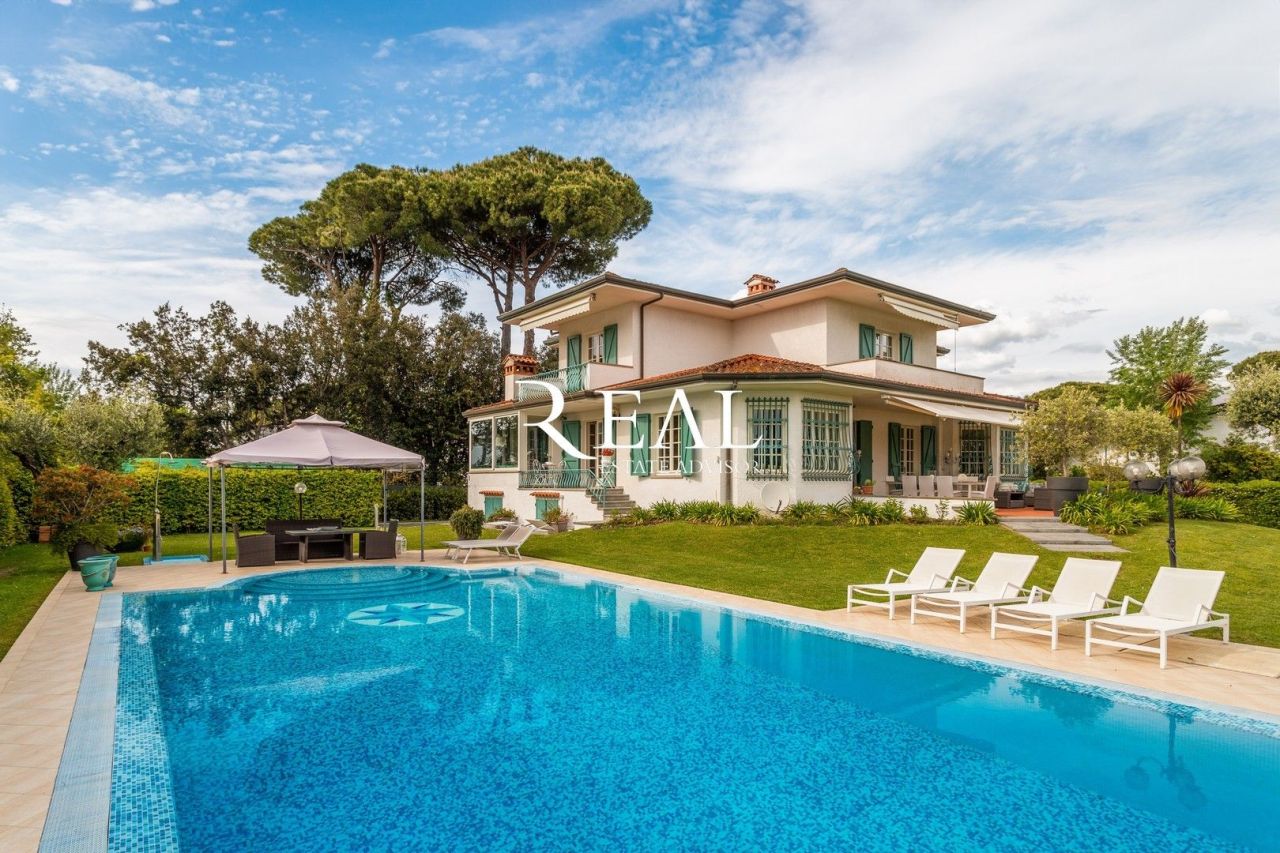 Villa en Forte dei Marmi, Italia, 380 m² - imagen 1