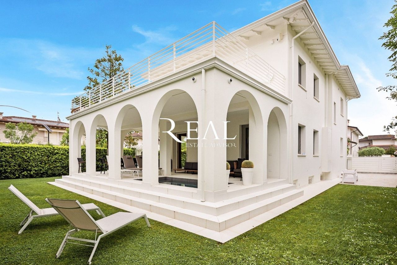 Villa in Forte dei Marmi, Italien, 300 m² - Foto 1