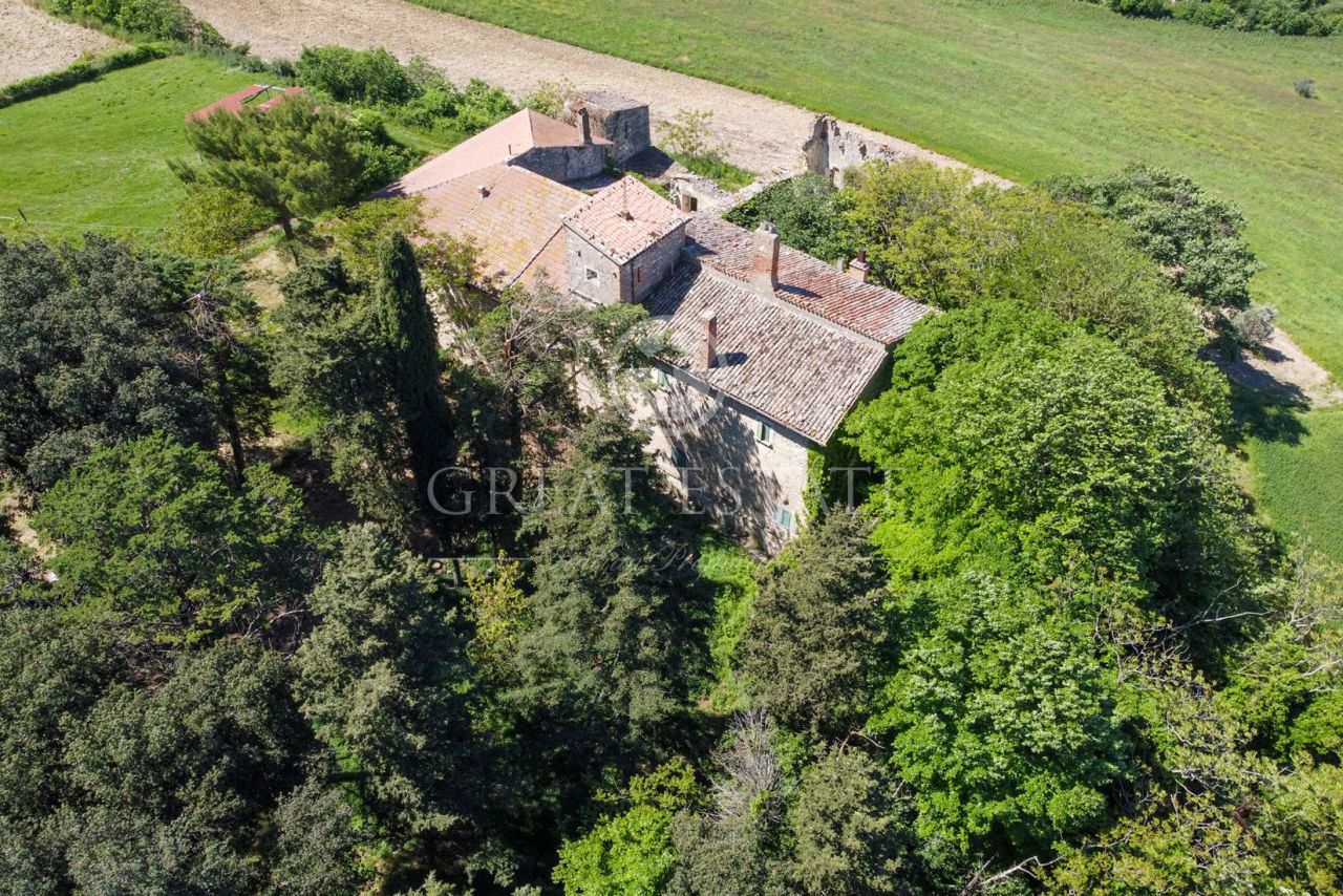 Château à Todi, Italie, 819.55 m² - image 1