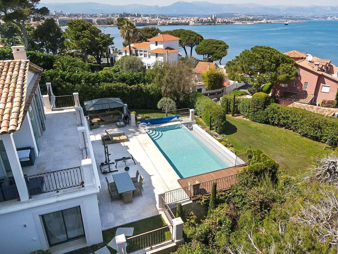 Villa à Antibes, France, 500 m² - image 3