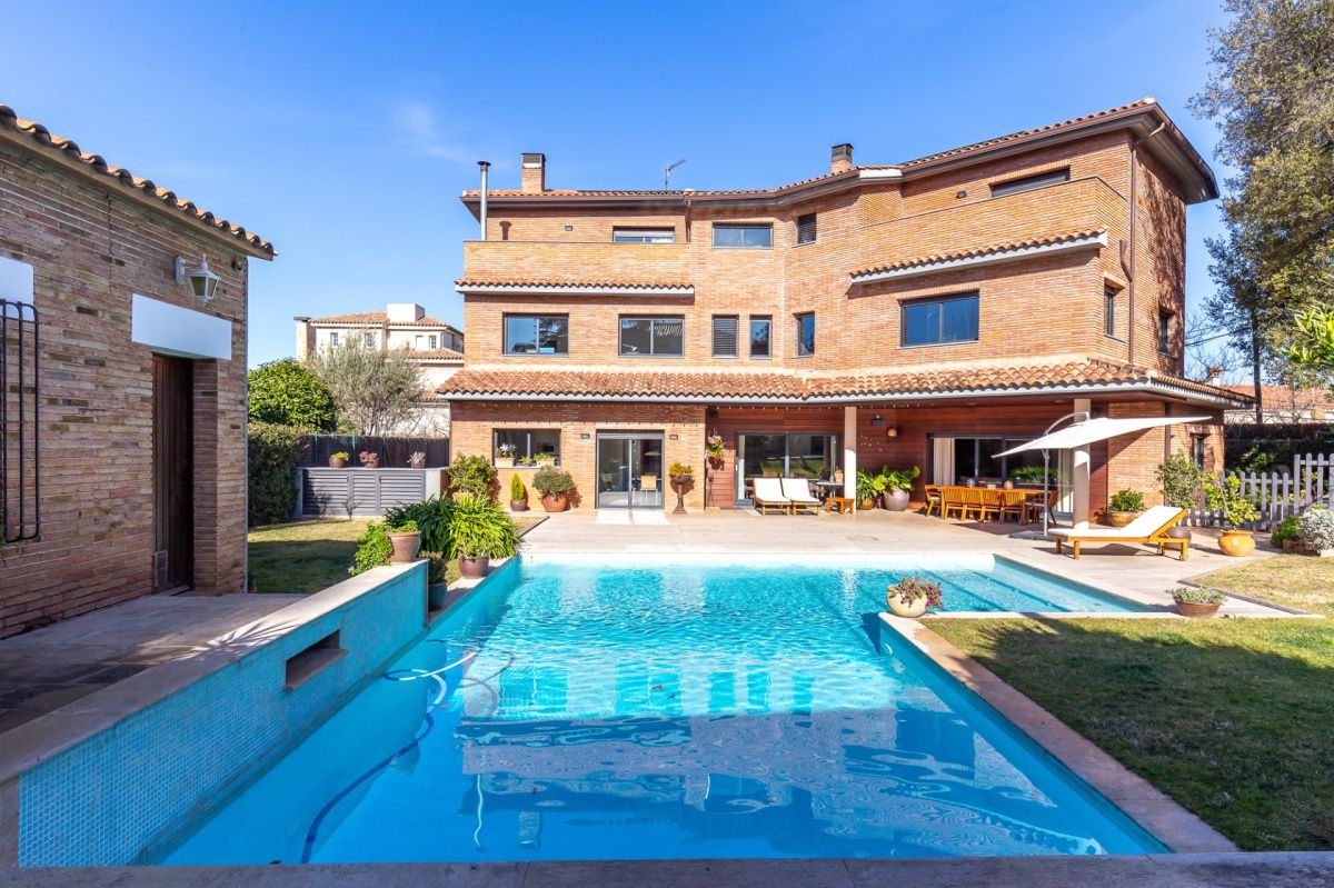 Maison à Barcelone, Espagne, 640 m² - image 1