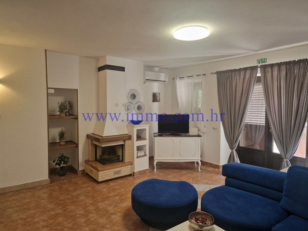 Haus in Split, Kroatien, 250 m² - Foto 1