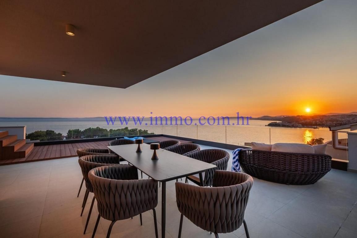 Villa in Split, Croatia, 390 m² - picture 1