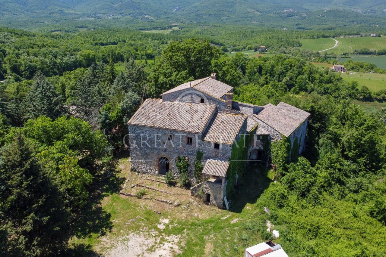 Castillo Montecastrilli, Italia, 1 720 m² - imagen 1