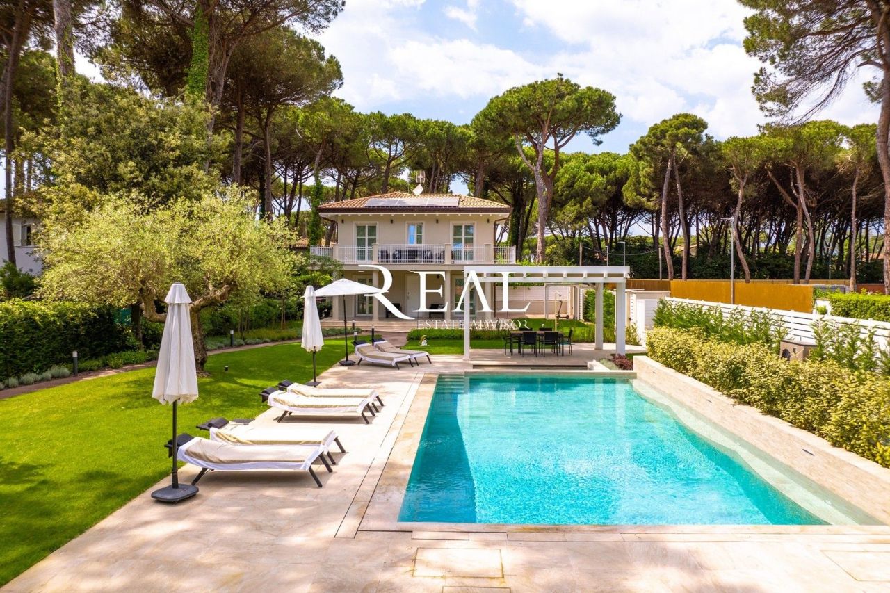 Villa à Forte dei Marmi, Italie, 200 m² - image 1