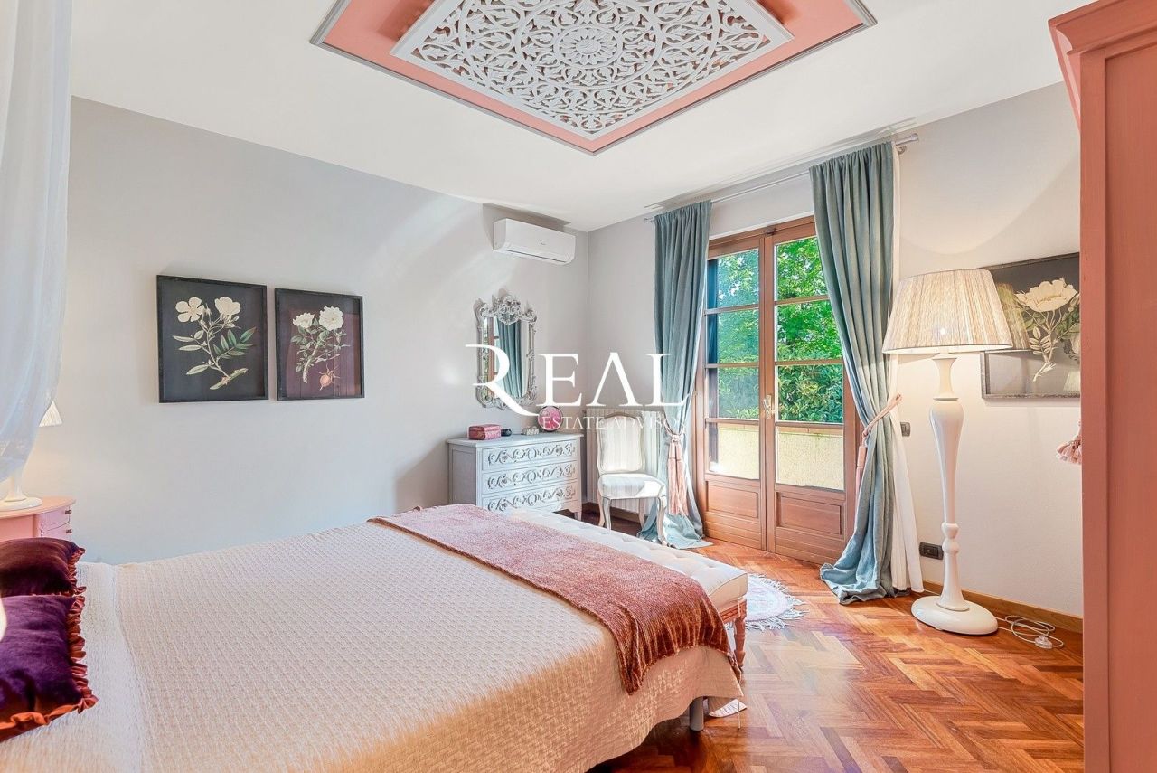 Villa in Forte dei Marmi, Italy, 260 m² - picture 14